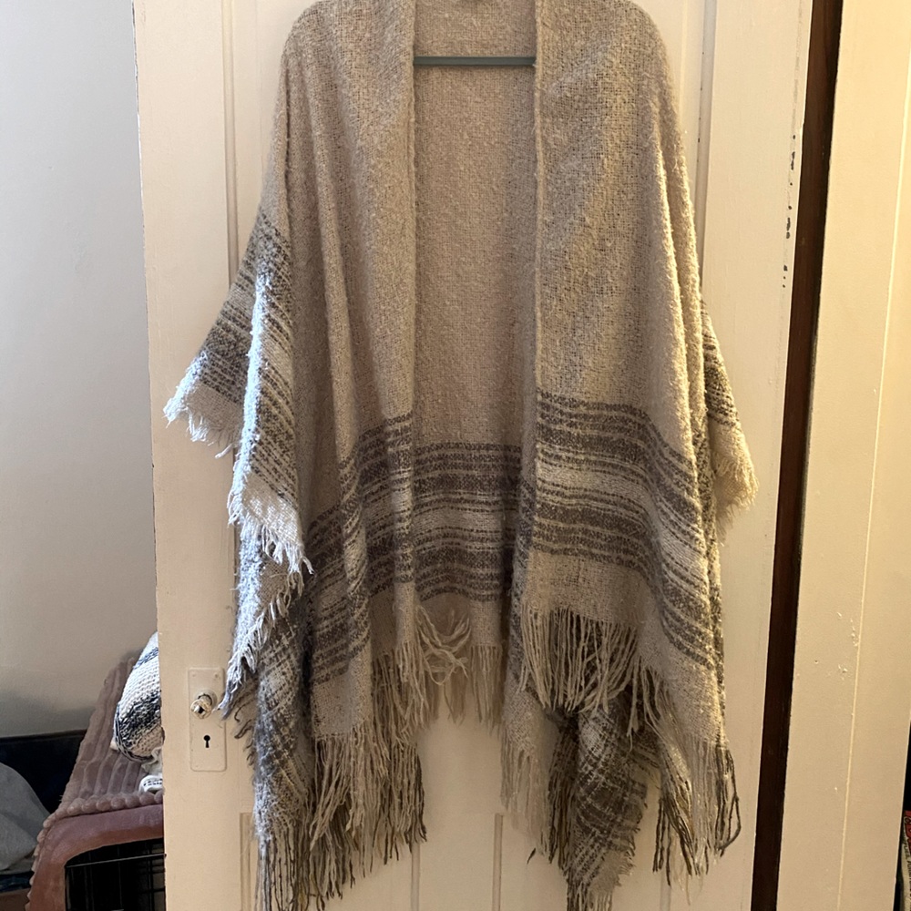 Sweater/Shaw/cardigan